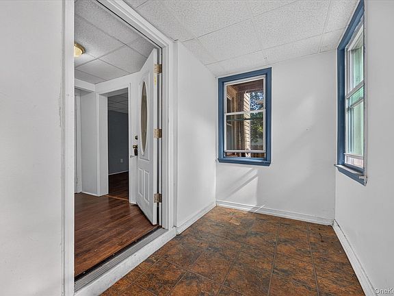 3rd image of 13 Saint Lukes Place