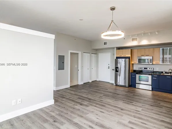 1350 NW 8th Ct, Miami, FL