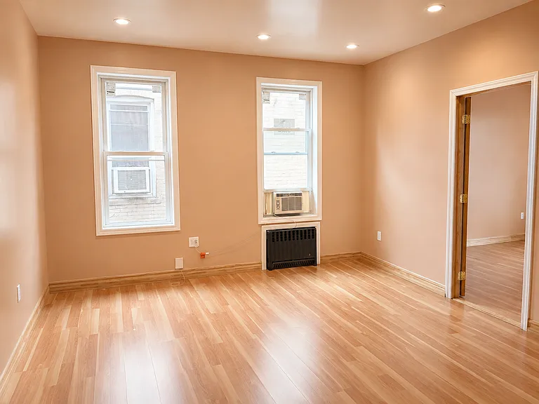 1939 Ellis Ave #2 — Photo 5