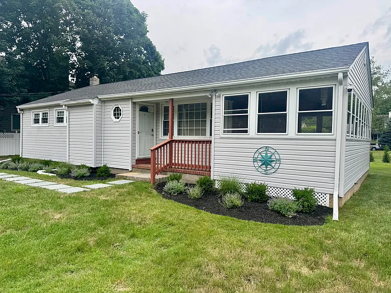 220 Fiddler Ln — Photo 1