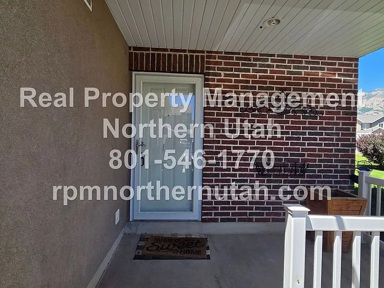 152 W 2525 N — Photo 2