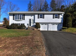 59 Briarwood Rd, Naugatuck, CT 06770
