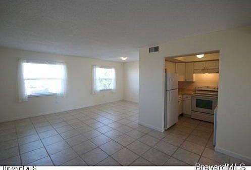 2nd image of 837 Hickory St APT 2