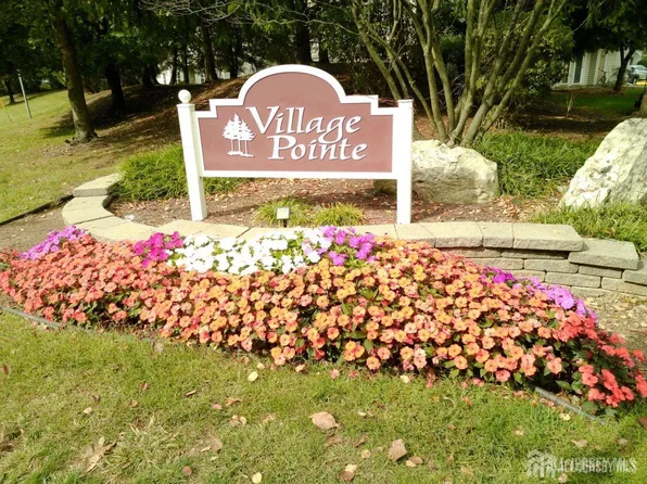 5 Edinburgh Ct, Edison, NJ 08820