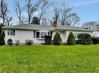 15 Hilltop Cir, Lincroft, NJ