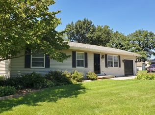 807 Walnut St, Mahomet, IL 61853