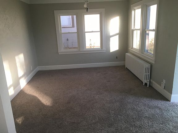 Bright and Sunny Livingroom