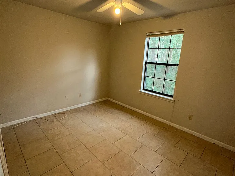 2320 Sylvan Ct — Photo 7