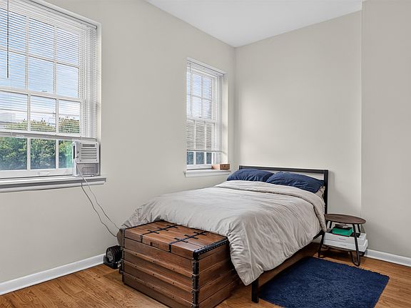 5th image of 227 Christopher Columbus Dr APT 212B