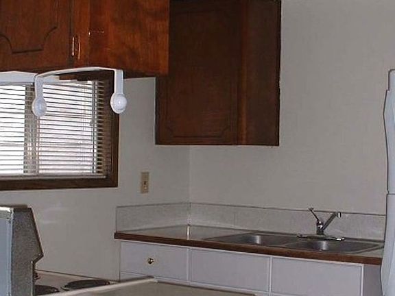 5th image of 418 W 5th St #8409699