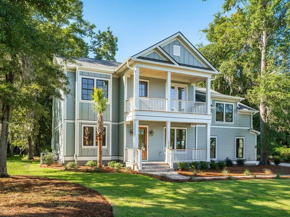 335 4th Ave, Mount Pleasant, SC 29464