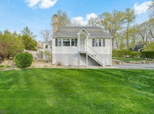 18 Cabot Ln, Kinnelon Boro, NJ 07405