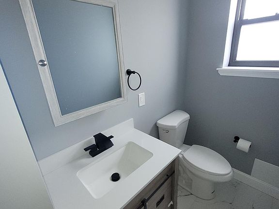 4th image of 1428 Jackson St Floor 3