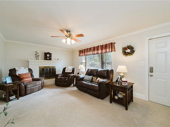 3rd image of 1022 Manorwood Dr