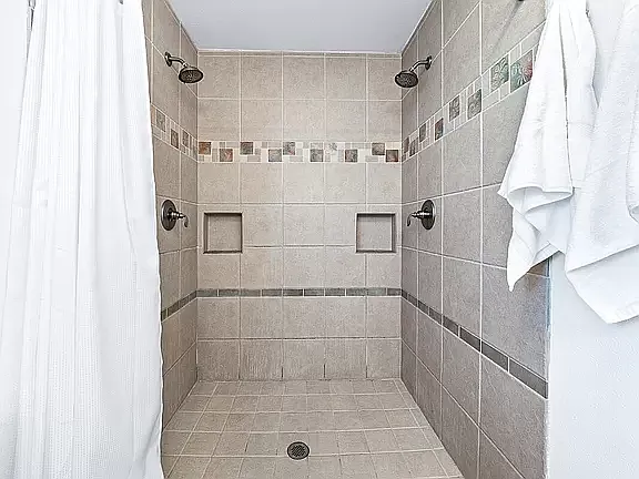 3 bed, 2.5 bath, 1800 sqft, $3,500 — Photo 3