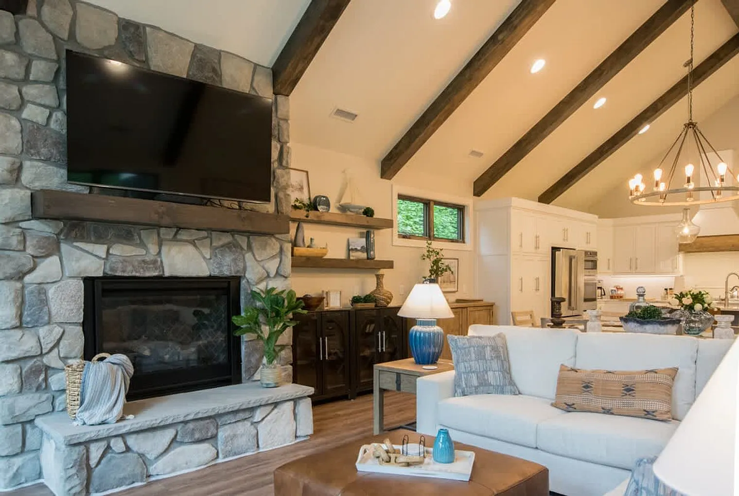5 bed, 4.0 bath, 3035 sqft, $14,787 — Photo 3