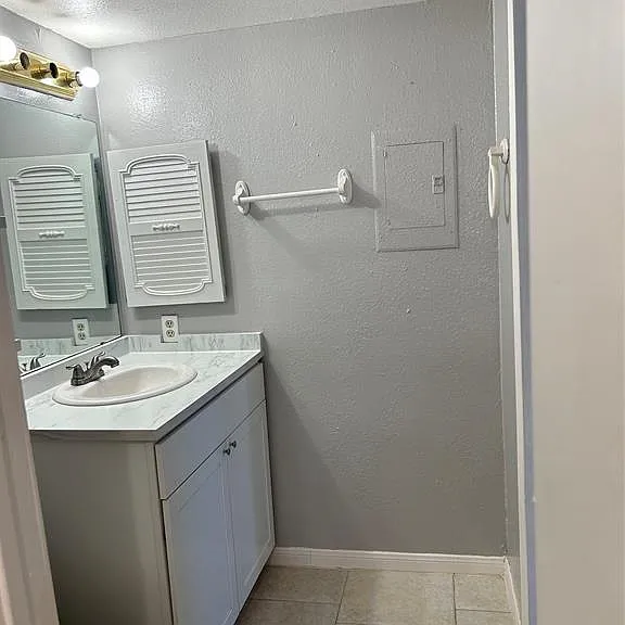 PLAZA VERDE CONDOS — Photo 22