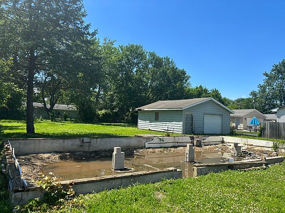 2nd image of 764 Acadia Rd