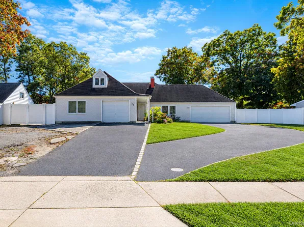 20 Sagebrush Lane, Islandia, NY 11749