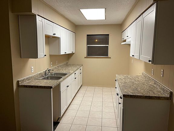 3rd image of 4160 Cadillac Ln