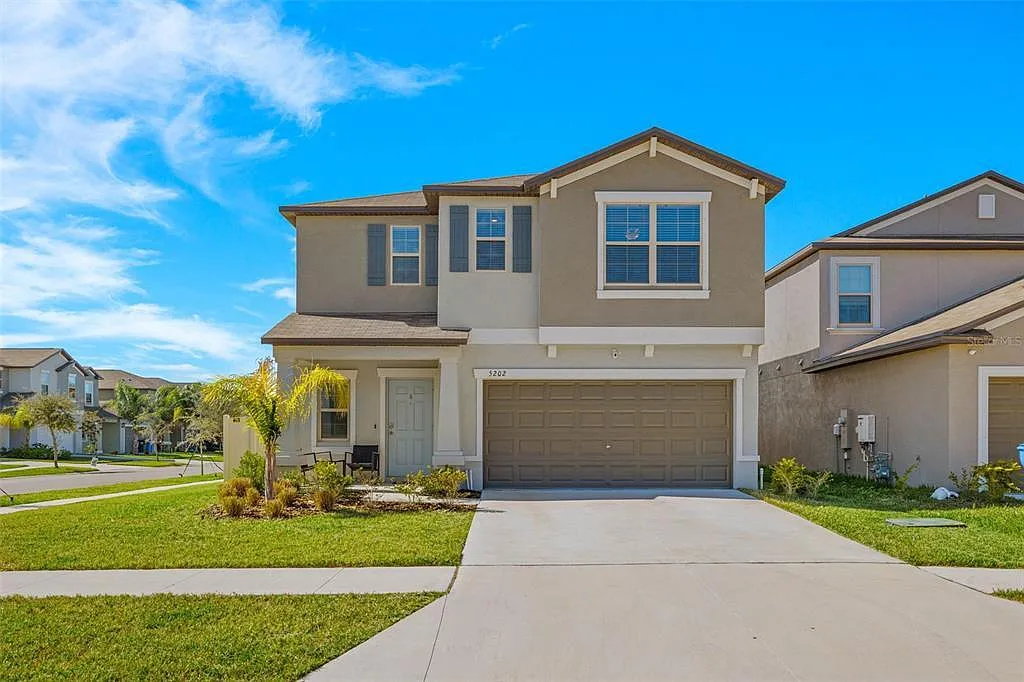 6 bed, 2614 sqft, $3,020 — Photo 1
