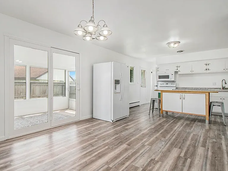 3708 Greenmont Dr — Photo 7