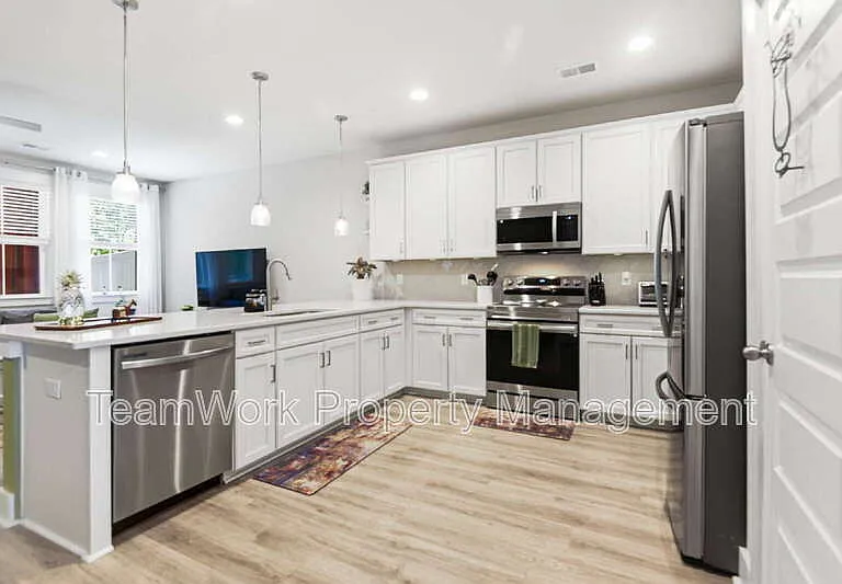 7722 Park Gate Dr — Photo 5
