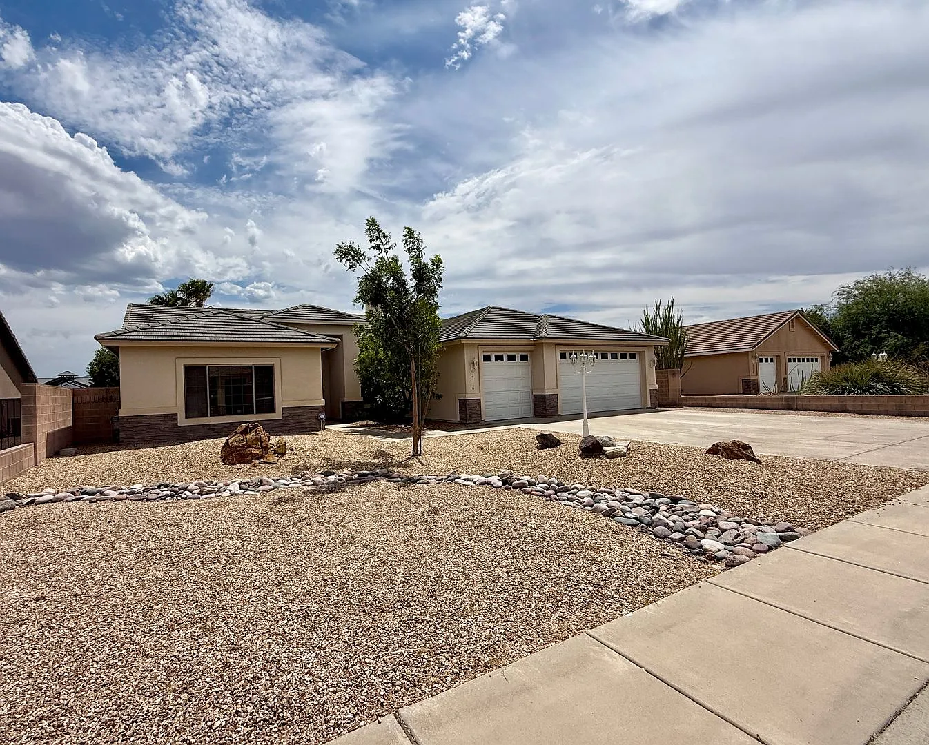 Beautiful 4-Bedroom Home with 3-Car Garage & Hualapai Mountain Views in Walleck Ranch! — Photo 3
