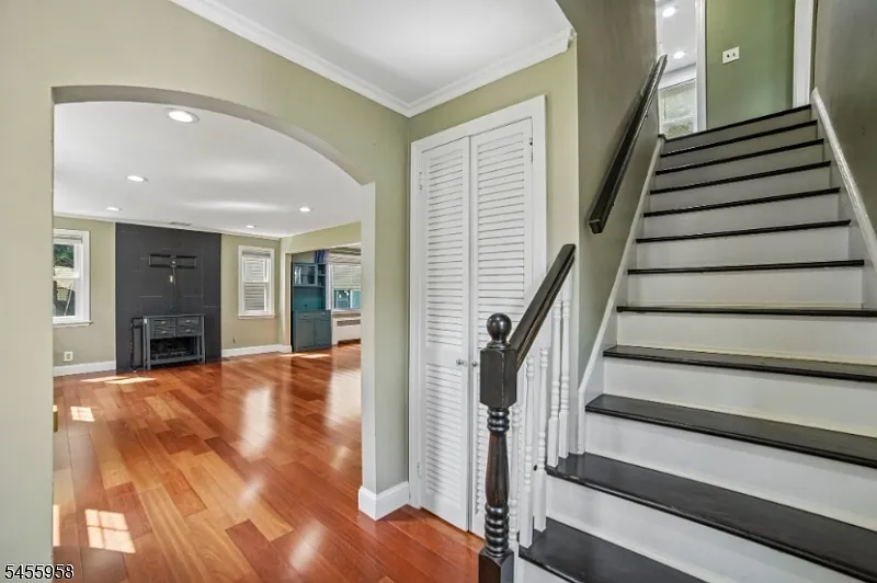 3 bed, 2.0 bath, $4,200 — Photo 4