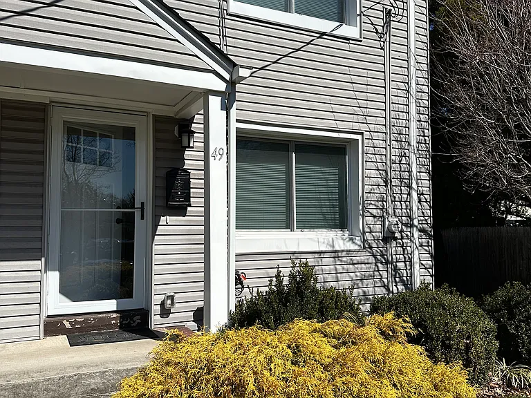 49 Victory Ct — Photo 2