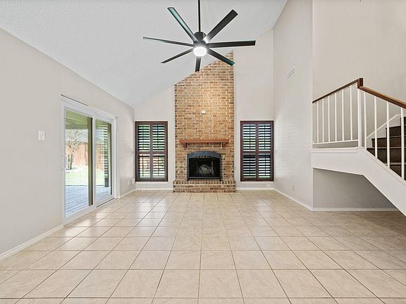 3rd image of 2315 Shady Crest Cir