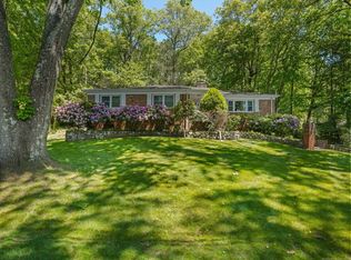 133 Macgregor Dr, Stamford, CT 06902