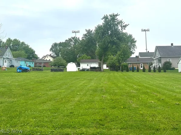 Jackson St, Hubbard, OH 44425