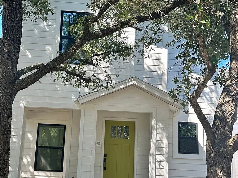 13400 Coomes Dr — Photo 1