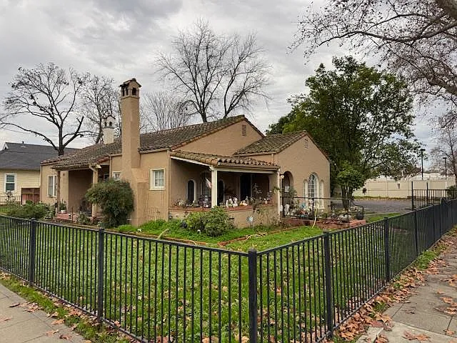 203 Elm St photo 1