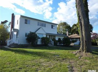 16 Howell Dr, Smithtown, NY 11787