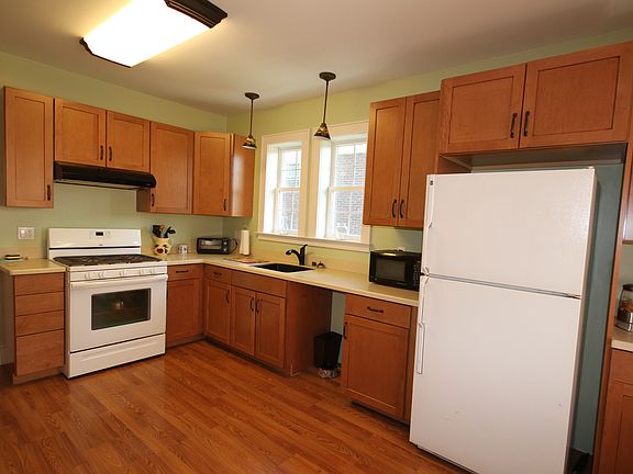 3rd image of 350 Sharon Ave