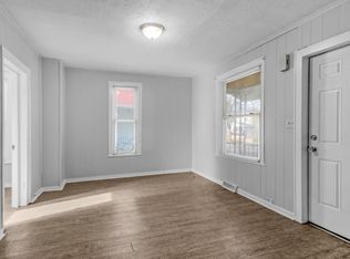 866 9th St NW APT 1, Grand Rapids, MI 49504