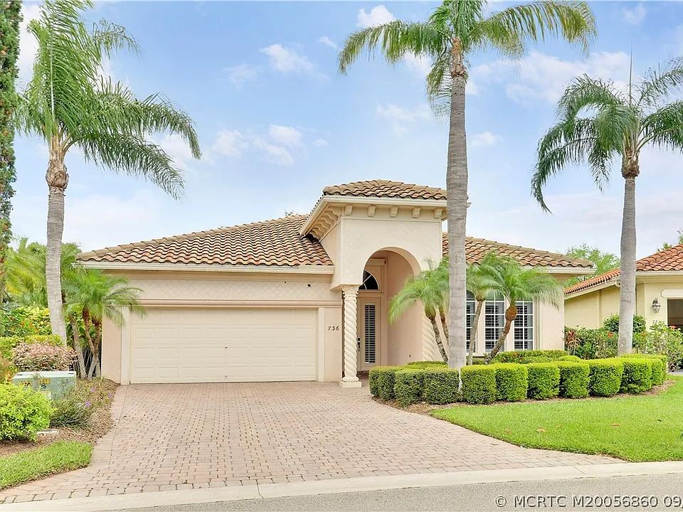 736 SW Pebble Ln