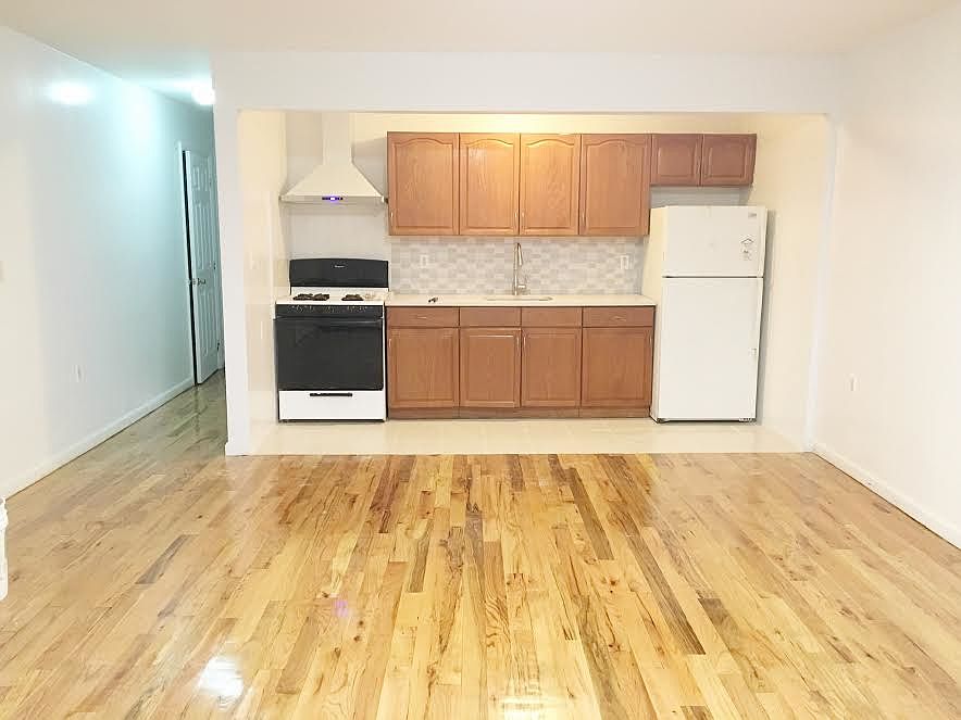 1st image of 18615 Jamaica Ave #2FL