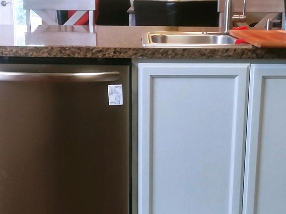 counter bar w/pendent lights