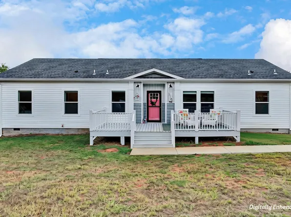 116 Crest Hills Dr, Moneta, VA 24121