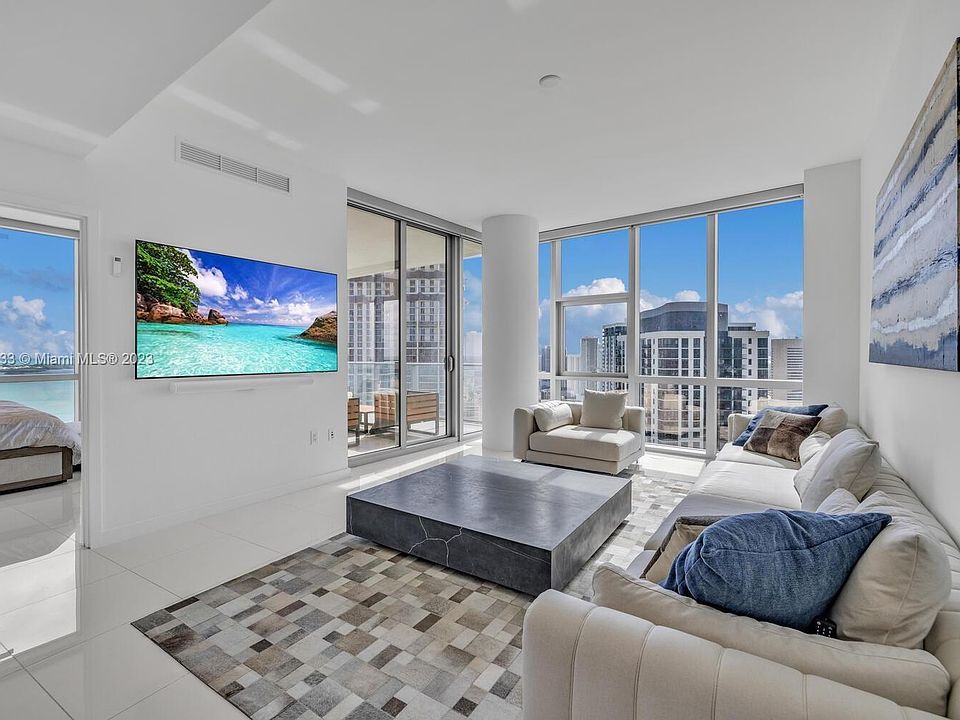 1st image of 851 NE 1st Ave #3811