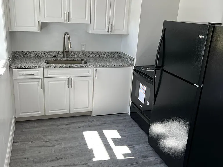4421 N Clark Ave #C — Photo 7