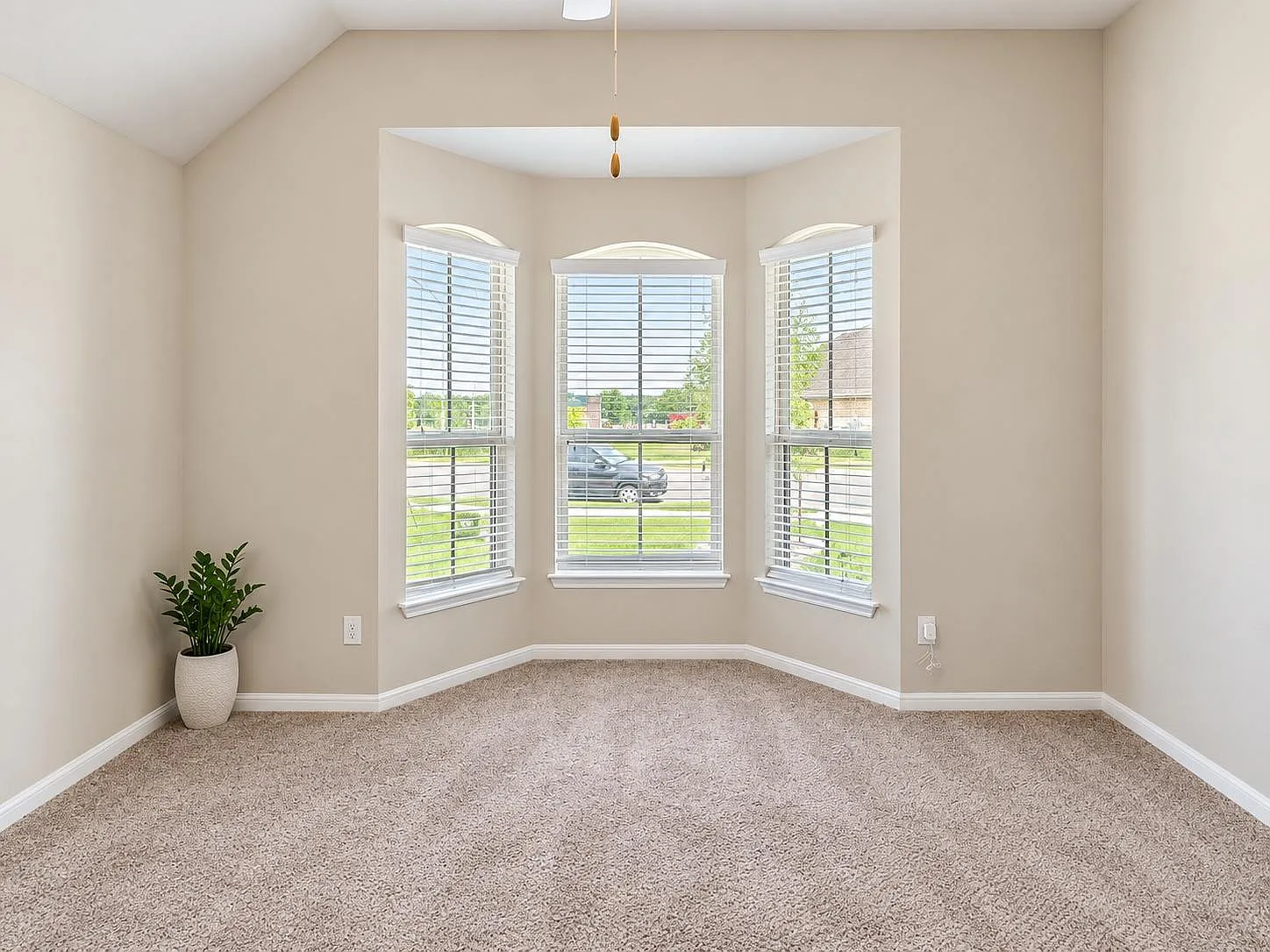 4 bed, 2.0 bath, 2150 sqft, $2,500 — Photo 3