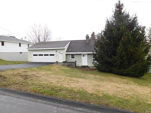 3rd image of 124 Lewis Ave