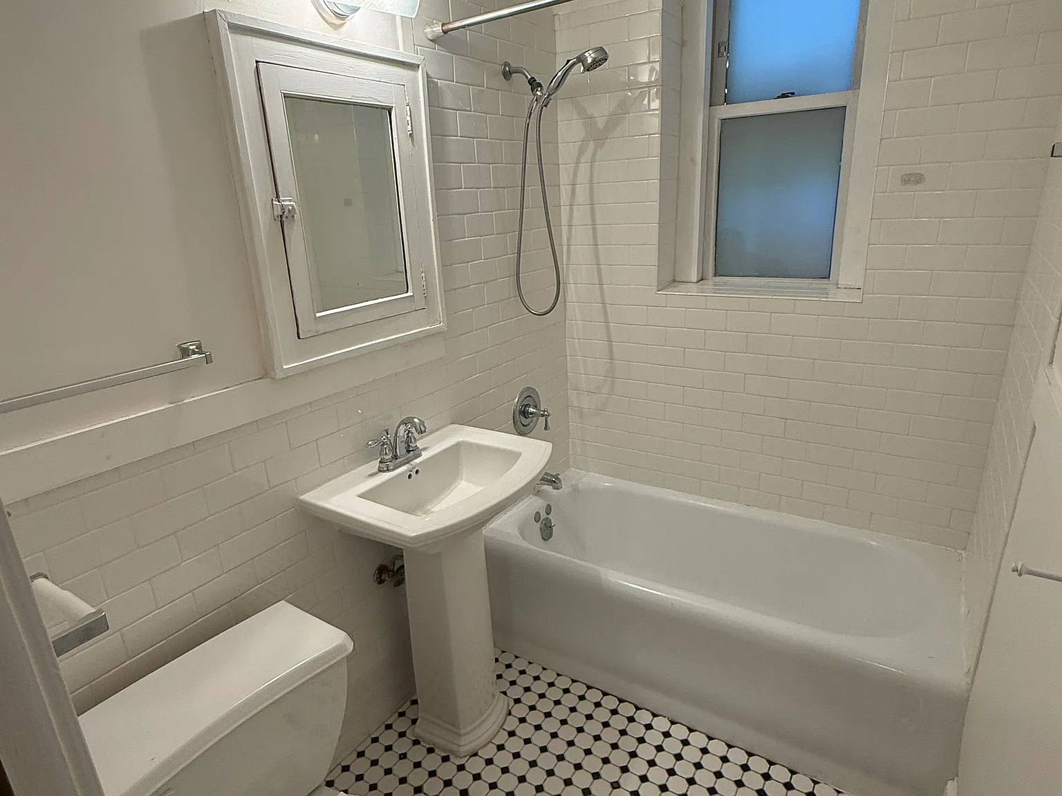 1 bed, 650 sqft, $1,100 — Photo 2