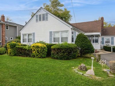 621 S 9th Street, Lindenhurst, NY, 11757
