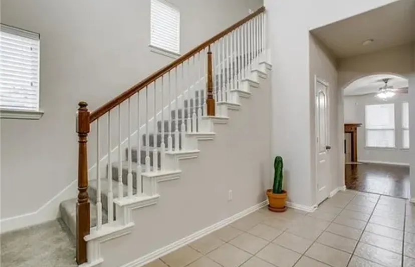 3 bed, 2433 sqft, $3,000 — Photo 2