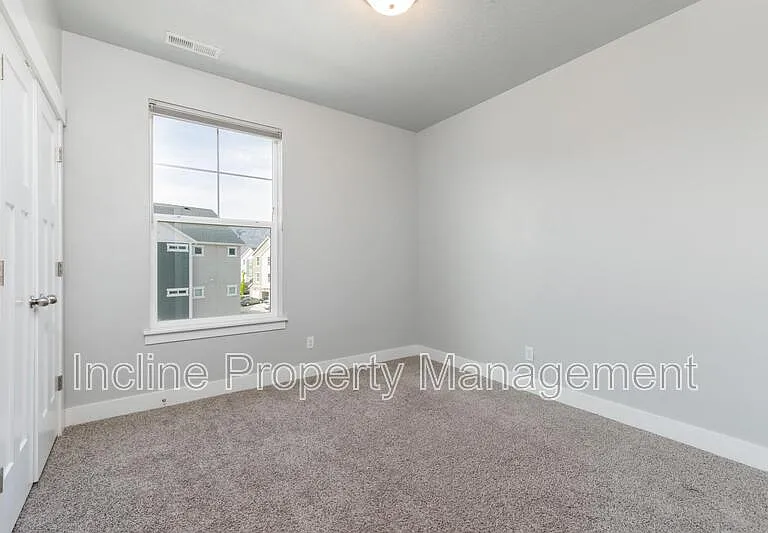 654 N Emery Ln — Photo 10
